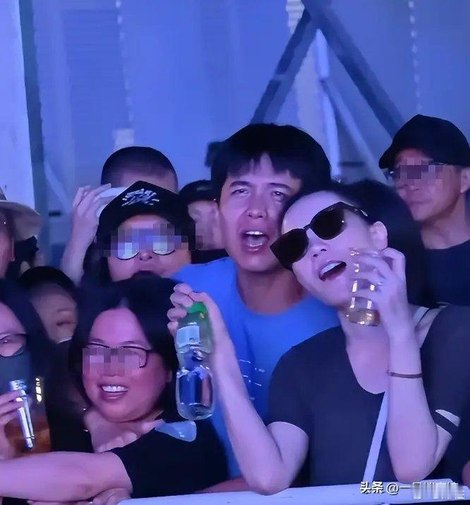 风波升级，王菲男闺蜜跟李嫣贴身摇晃仅开胃菜，更丑陋一面被曝光 ​​​
