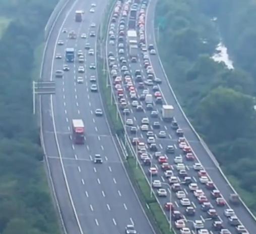 2月22日，湖南至杭州，10小时路程耗时15小时。我想问所有正在返程的打工人：你