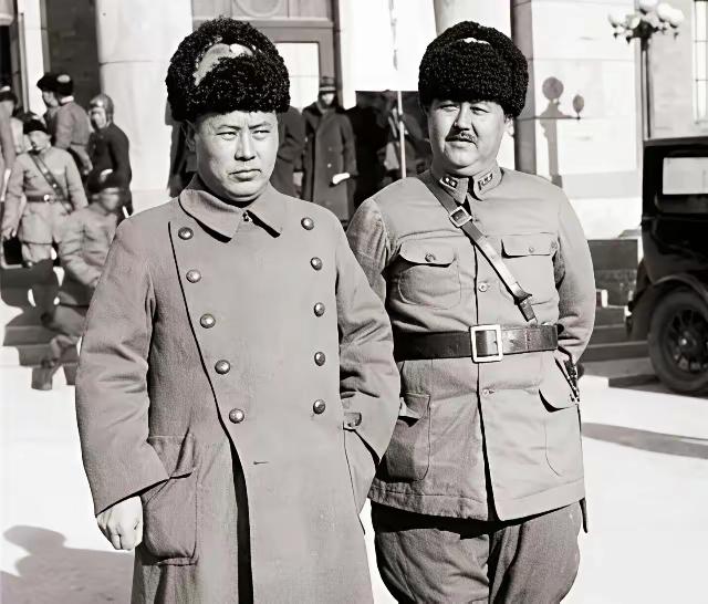 1949年初，蒋介石得知傅作义起义已成定局，这时他为了减少损失决定派飞机到北平接