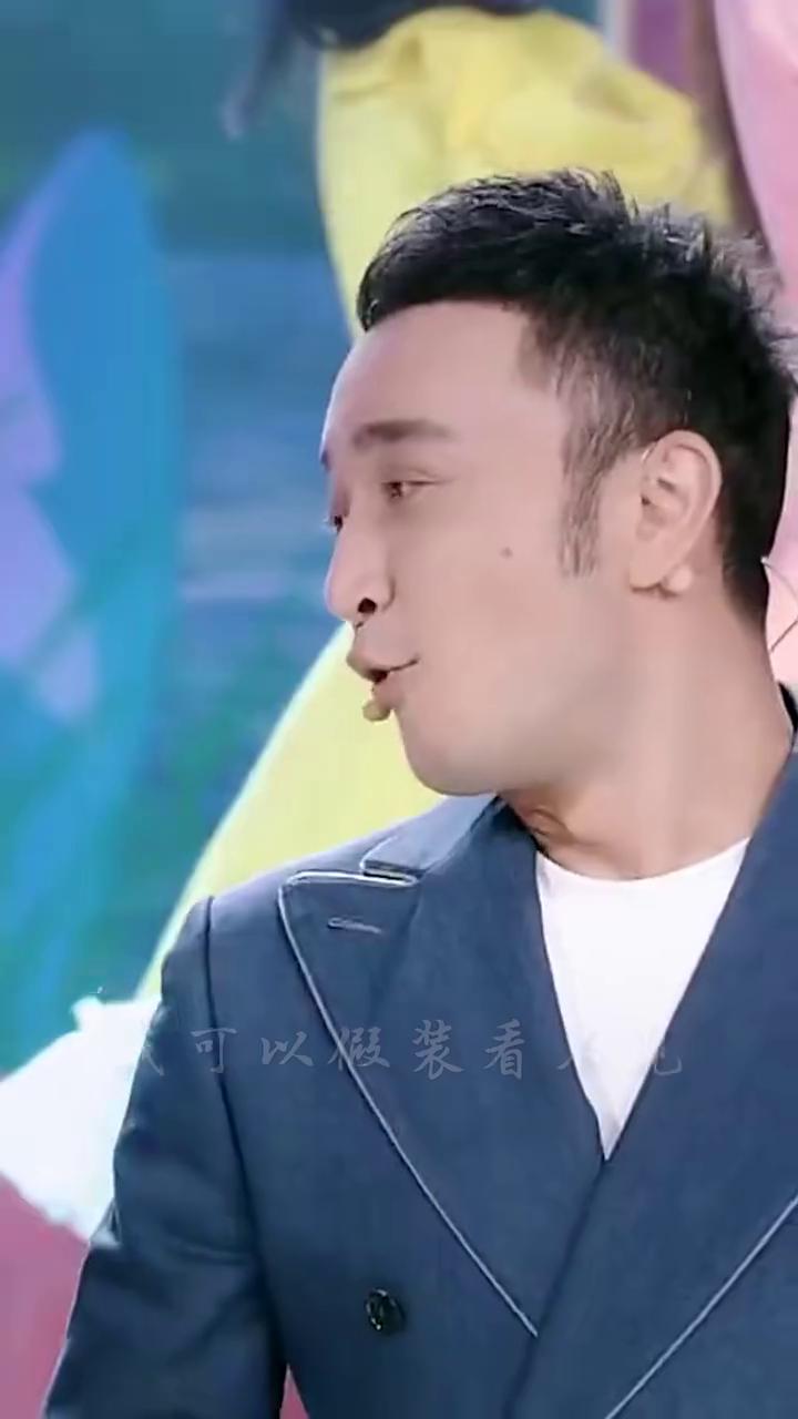 宁静的夏天，天空中繁星点点，心里头有些思念，思念着你的脸。我可以假装看不见，也可