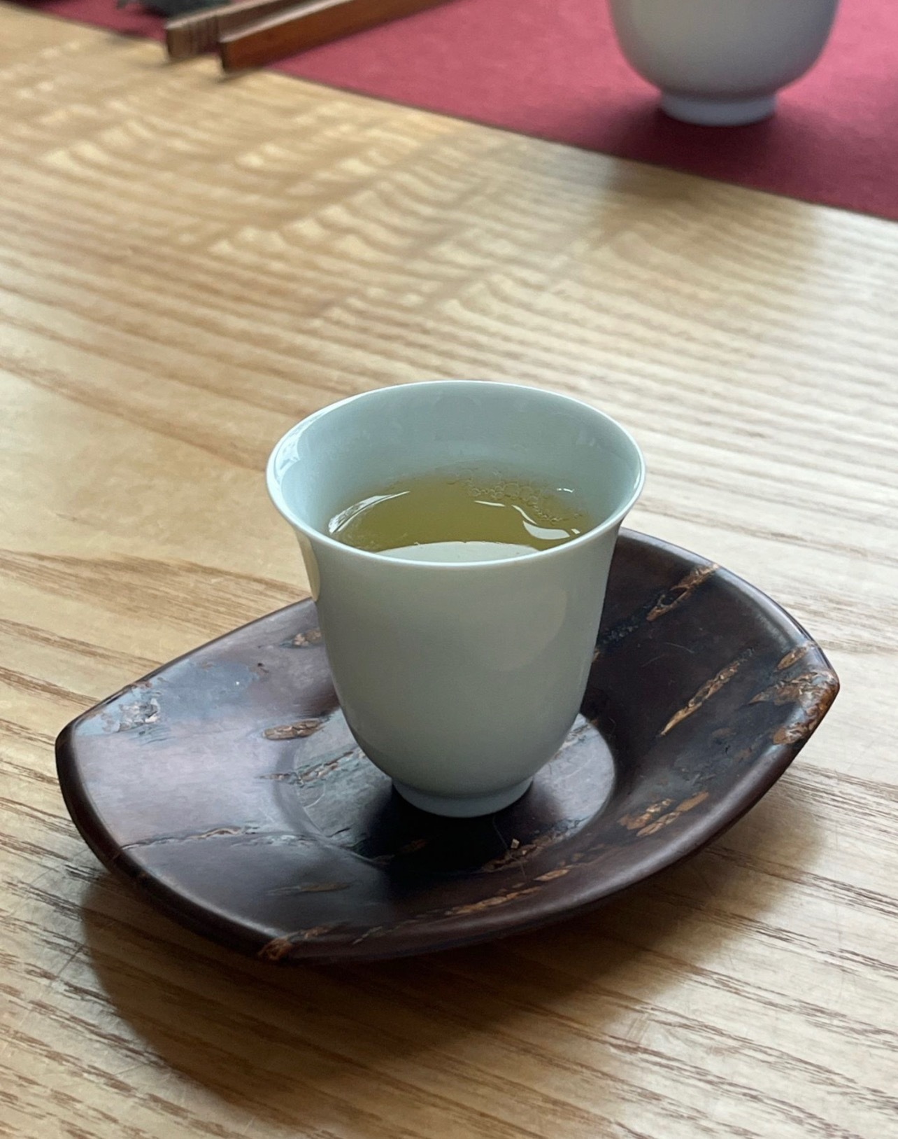 茶道  茶的香味让人闻到久违的自然的味道，无比清新，醒脑提神的同时也能让人获得某