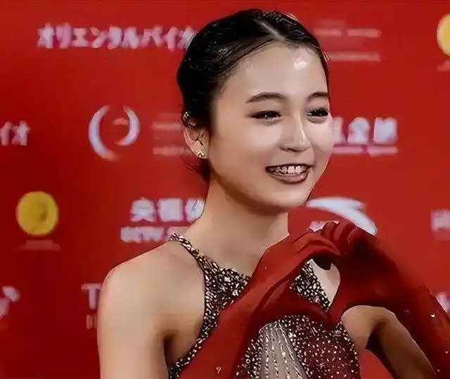 全网心疼朱易分手时，不到两个月她冰上零失误夺冠 