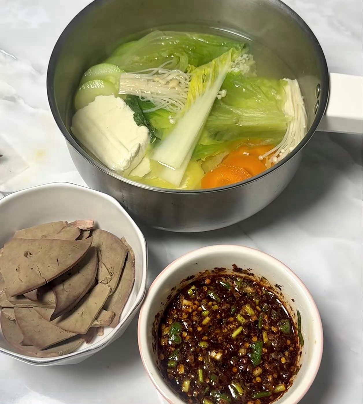 如果减脂期吃水煮菜吃不下的，可以尝试一下贵州蘸水，做法非常简单。而且这蘸水本身是