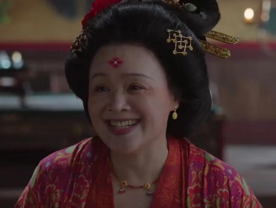 崔奕这个女演员真的太喜庆了，在很多影视剧中都可以看到她嘻嘻哈哈没心没肺叽叽喳喳的