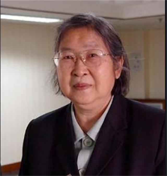 1976年毛主席于北京逝世，女儿李敏悲痛欲绝以至于大病一场，直到5年后，中办重新