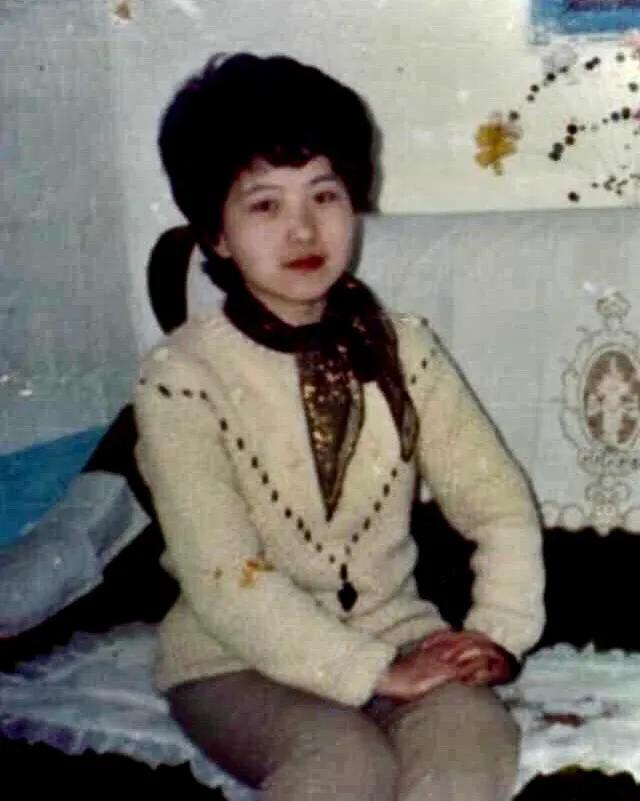 总看字一定很疲惫，今天换一个条条：
聊点家常……

这是我妈眼中最漂亮的女孩，她