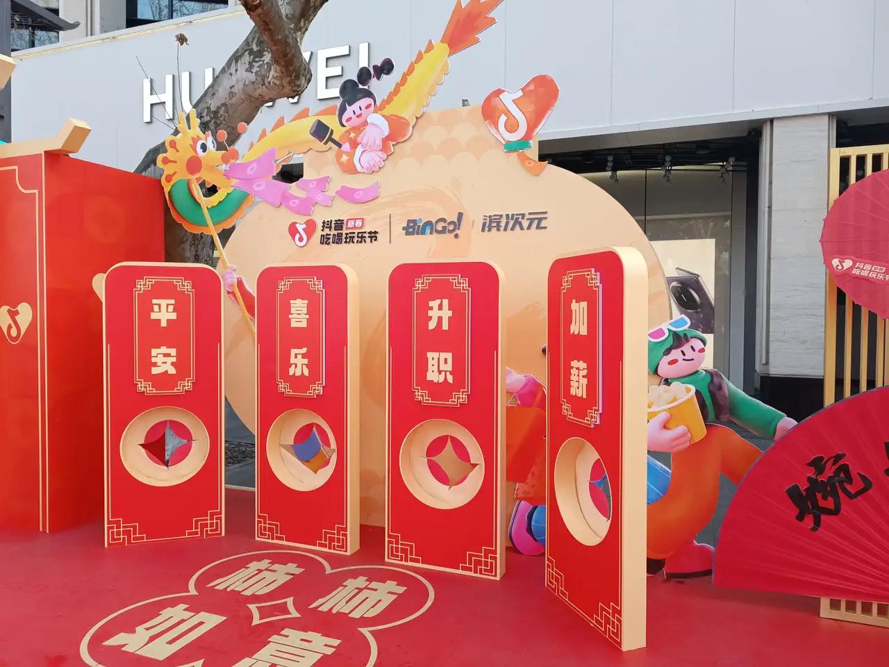 怎么说呢？如果年纪大了儿女回来过春节不帮忙只知道享受，那老人做到确实累，我能够理