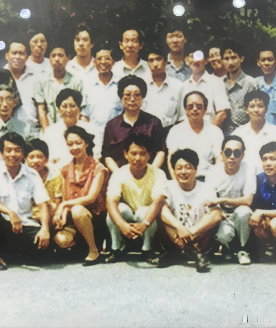 1992年天津曲协组织马三立相声大师课，你们知道第一排右边第3个和第5个是谁吗？