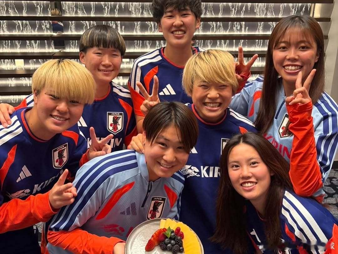 NadeshikoJapan 昨天是土方麻椰22岁生日🎂。nadeshiko 