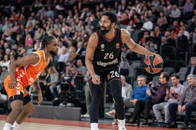 据探长了解，有北区球队询价前NBA球员斯宾塞·丁威迪（Spencer Dinwi