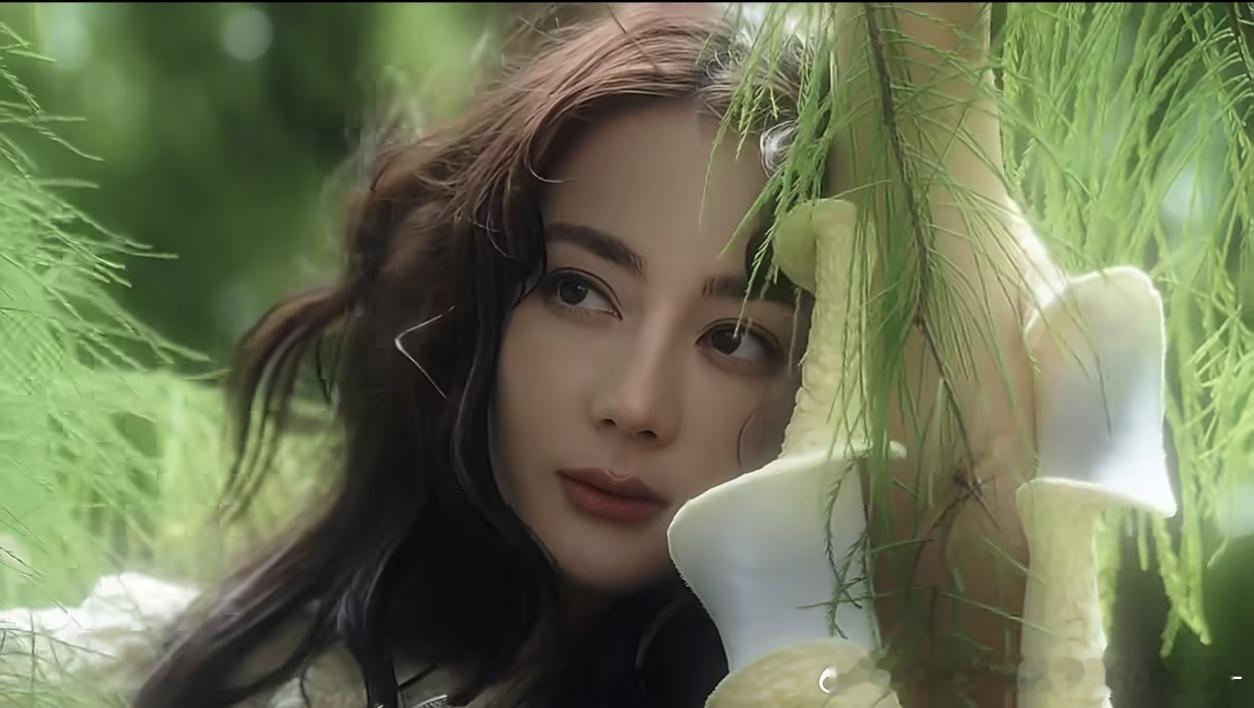 迪丽热巴首个vogue单人封面此女是神