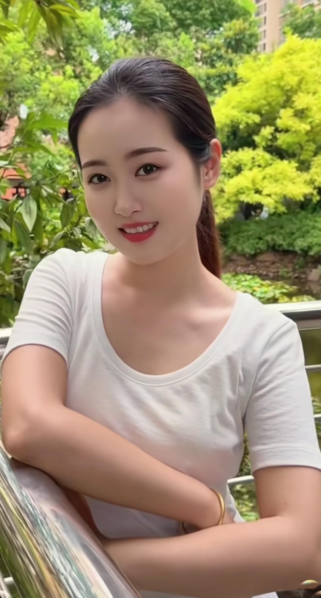 二十八岁未婚，依然相信爱情，把自己过好，缘分就一定降临。大龄未婚女孩儿 最美人物