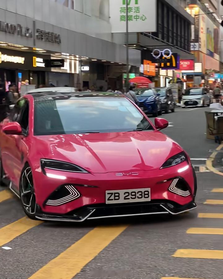 多地新能源车牌绿色变白色前几天还刷到过，就是用化学溶液浸泡、紫外线灯长时间照射，