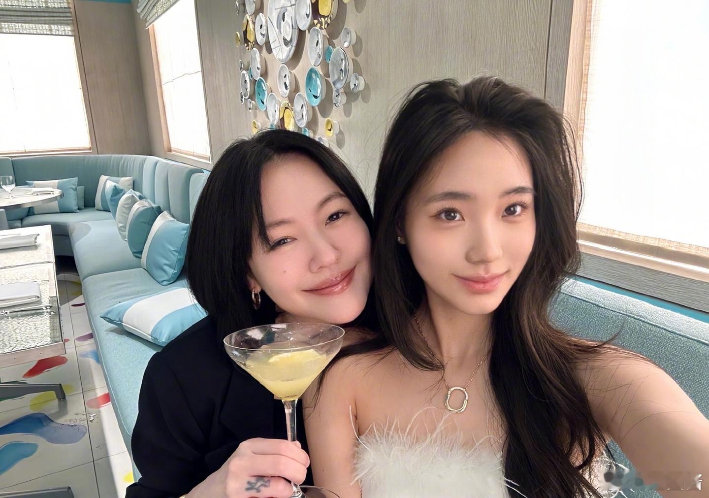 小S二女儿Lily好漂亮一整个温温柔柔的小美女！感觉已被林志玲夺舍10000遍[