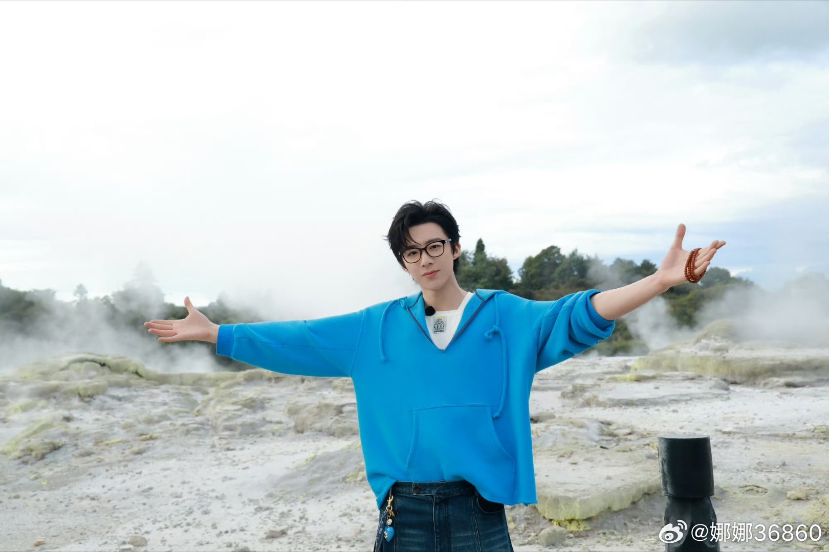 他一定是想我了，要不然不能提直播的事，哈哈哈哈哈哈哈哈哈哈😁😁😁😁 