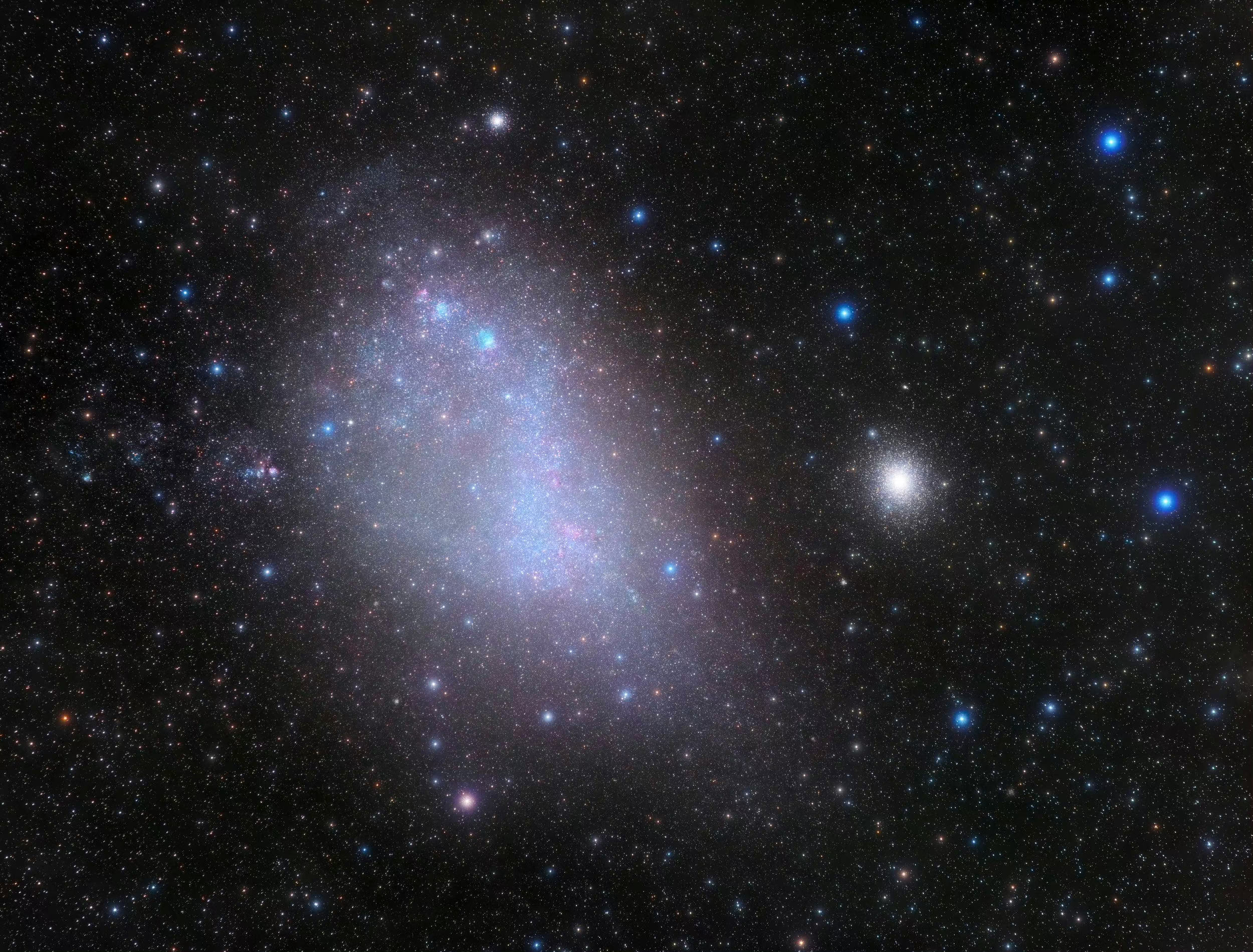 #每天一天文图# 小麦哲伦星云 (SMC) 是南半球的一颗天体宝石，以其空灵的存