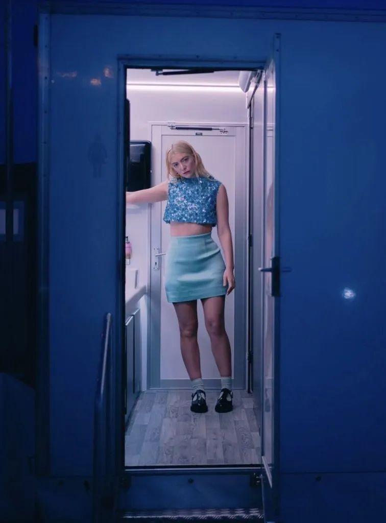 Lorde 准备推出新歌了！
Lorde 决定抓住青春的尾巴，努力工作。
期待新