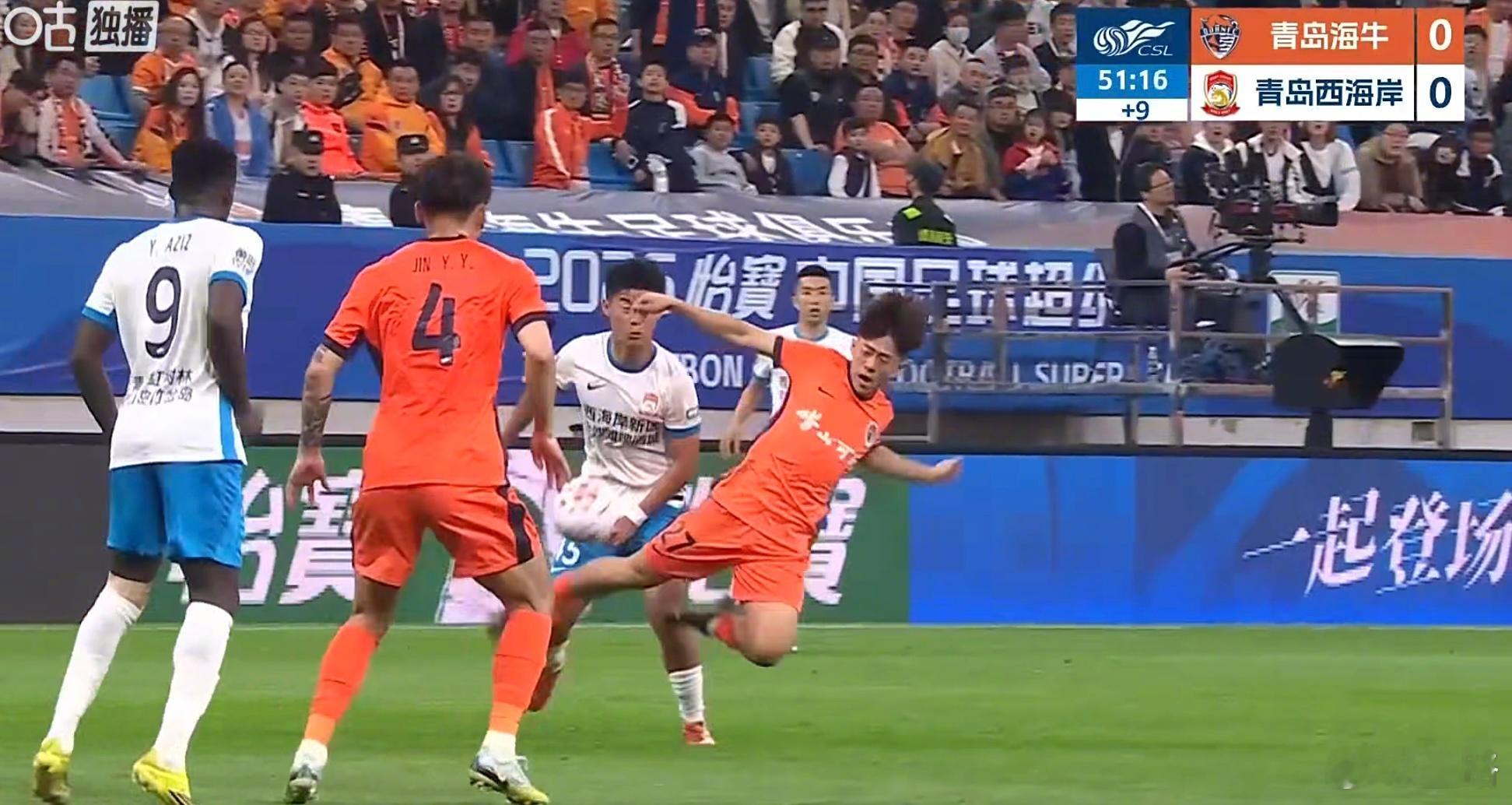 青岛德比，小邝上半场45分钟替补出场！今儿时间够多！ 