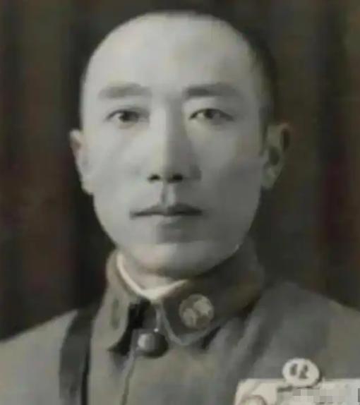 1941年，山西匪首乔日成归顺日军后，日军中将竟然亲自率领上万人将他围住。乔日成