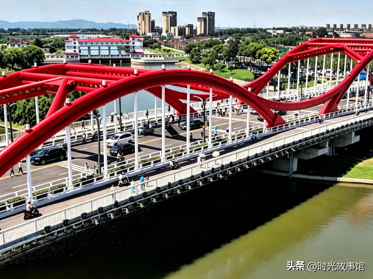 仪征城南那截“肠梗阻”，终于通了。

7月26日，跨仪扬河大桥正式通车。比原计划