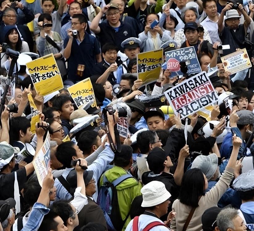 挨过原子弹的日本，如今要抛开禁忌讨论自己的核武器了？
日本防卫大臣小泉进次郎开口