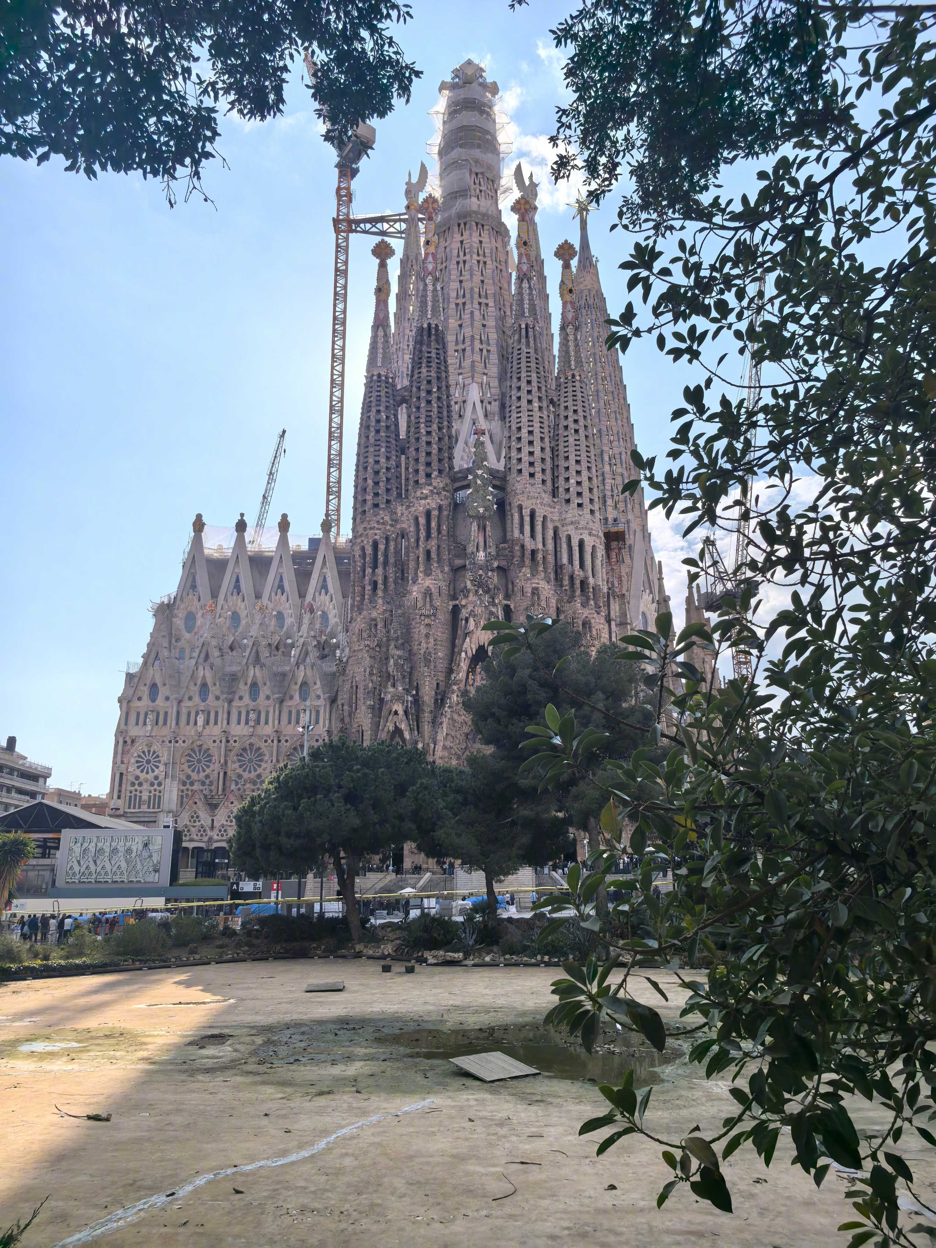 圣家堂不是封顶了吗？咋还这么多塔吊？ 西班牙·圣家大教堂