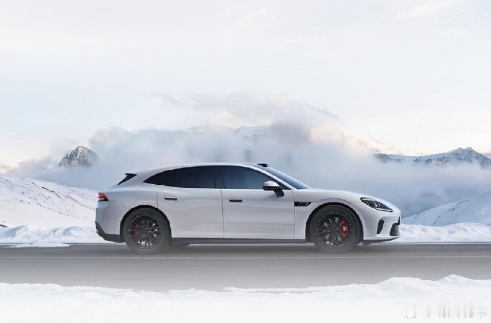 启境汽车今日公布启境 GT7“梅里白”车色官图，号称“全系选用德国巴斯夫涂料，配