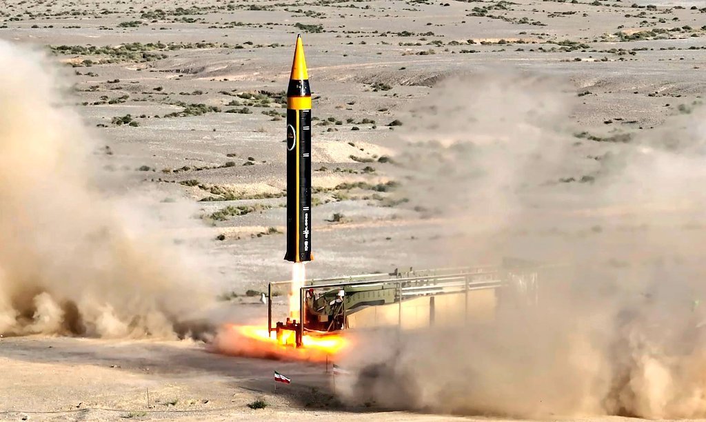 周五，伊朗和美国将会在阿曼举行年度第一轮外交谈判。在谈判之际，有两个重要消息要注