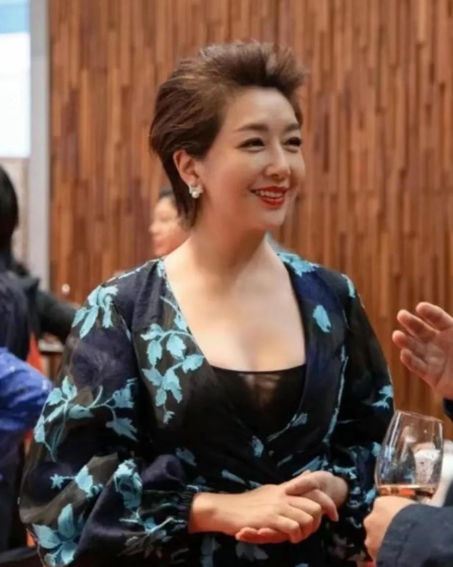 江珊
我觉得现在的江珊
比年轻时的江珊
更加好看呀
现在的江珊给人一种沉淀美
那
