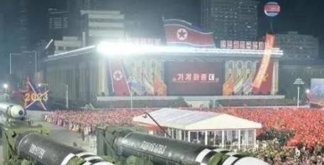 美国敢打朝鲜吗？答案是：几乎不敢！原因很简单，朝鲜和伊朗根本不是一个级别的对手。