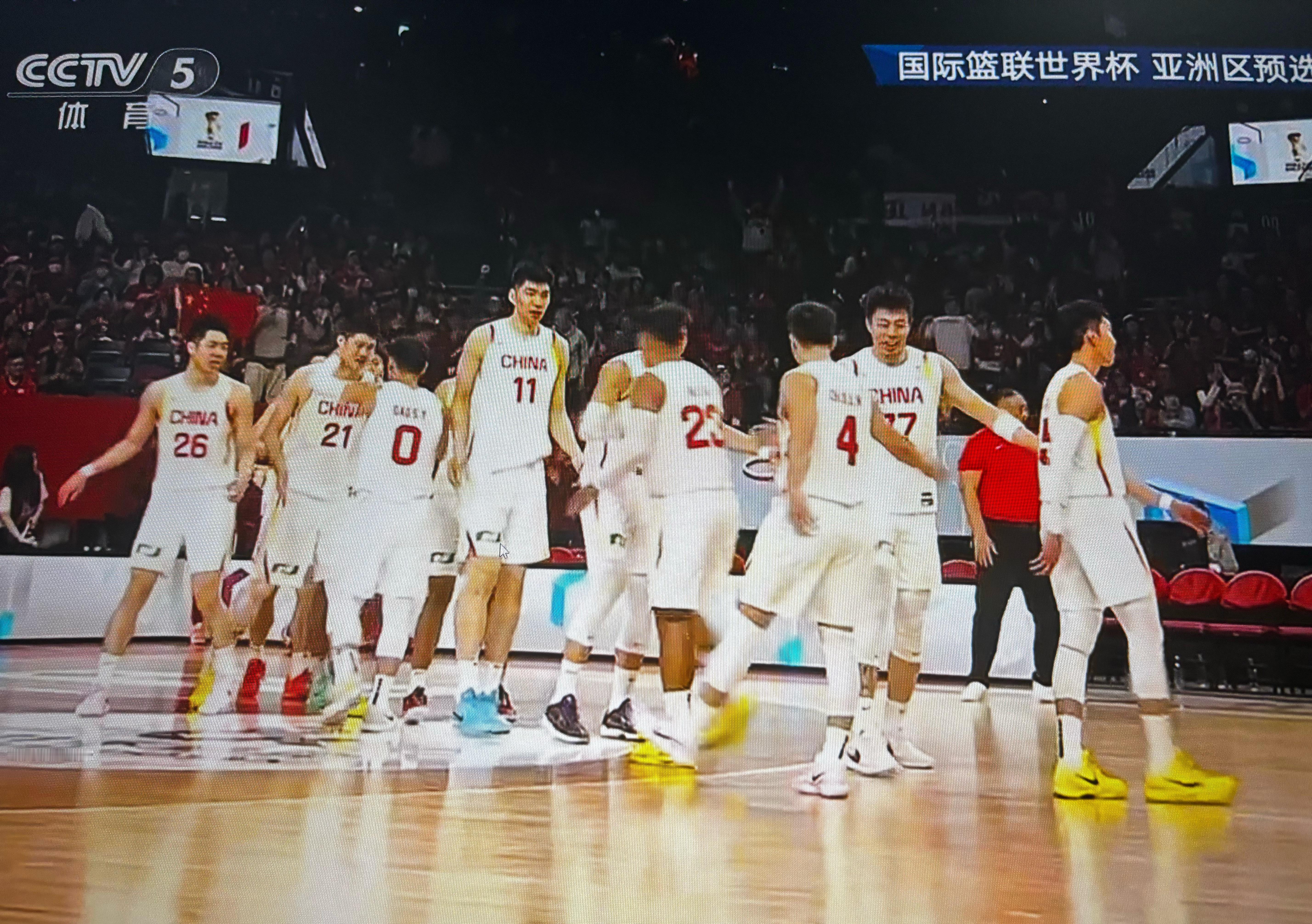 比赛结束，男篮拿下日本。今天这场比赛可以说是奇迹！上半场就落后14分，而且客场人