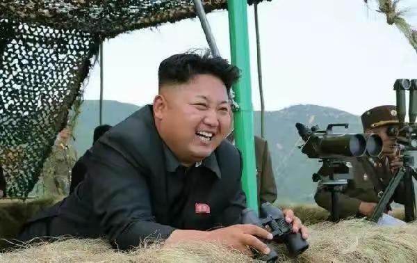 金正恩现在心里，恐怕只剩下一件事：坦克！刚刚在中国看完“全球最强”的100式，他