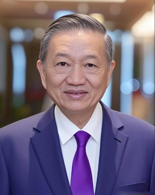 就在刚刚
越南宣布了
 
8月30日，越南将给每位公民发10万越南盾。
 
越南
