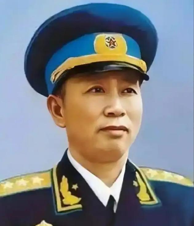 1955年秋，刚被授予空军上将军衔的司令员刘亚楼，想着让大家放松放松，安排了一场