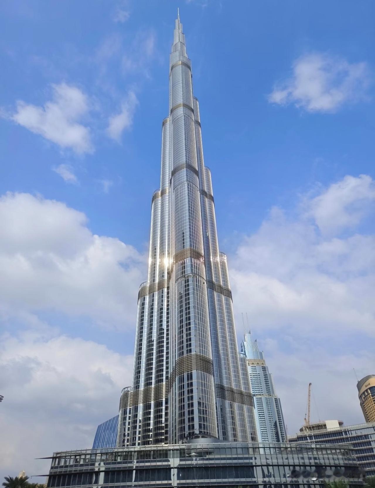 今天才知道世界第一高楼迪拜的哈利法塔竟然是韩国三星集团建造的，我之前一直以为是中