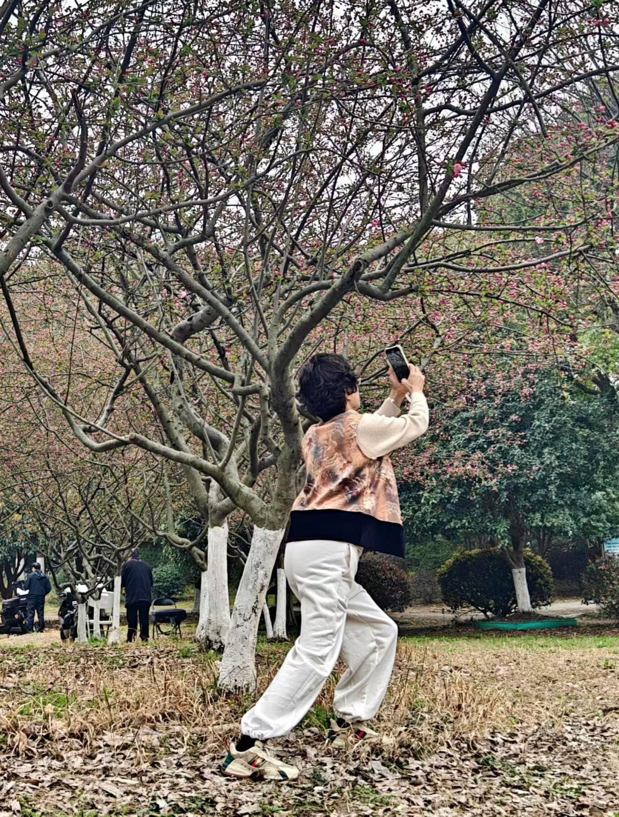 为什么你掏心掏肺送孩子上大学、买房结婚，孩子反而不领情、不爱你？
 
很多当爹当