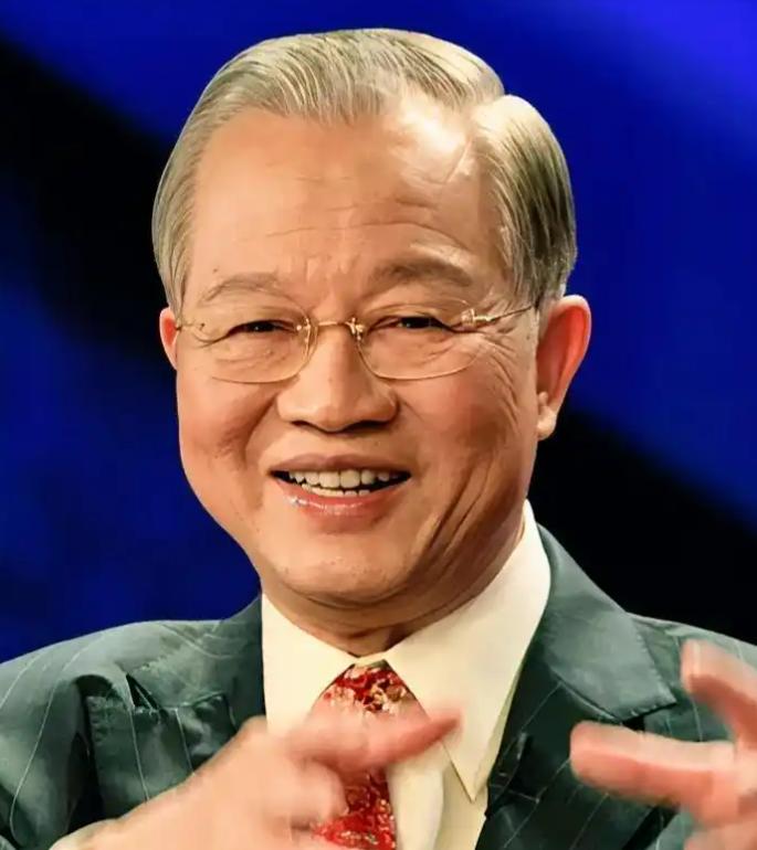 曾仕强老先生真是个神奇人物。他预言老天先收拾小日本，再收拾美国，还说美国会分崩离