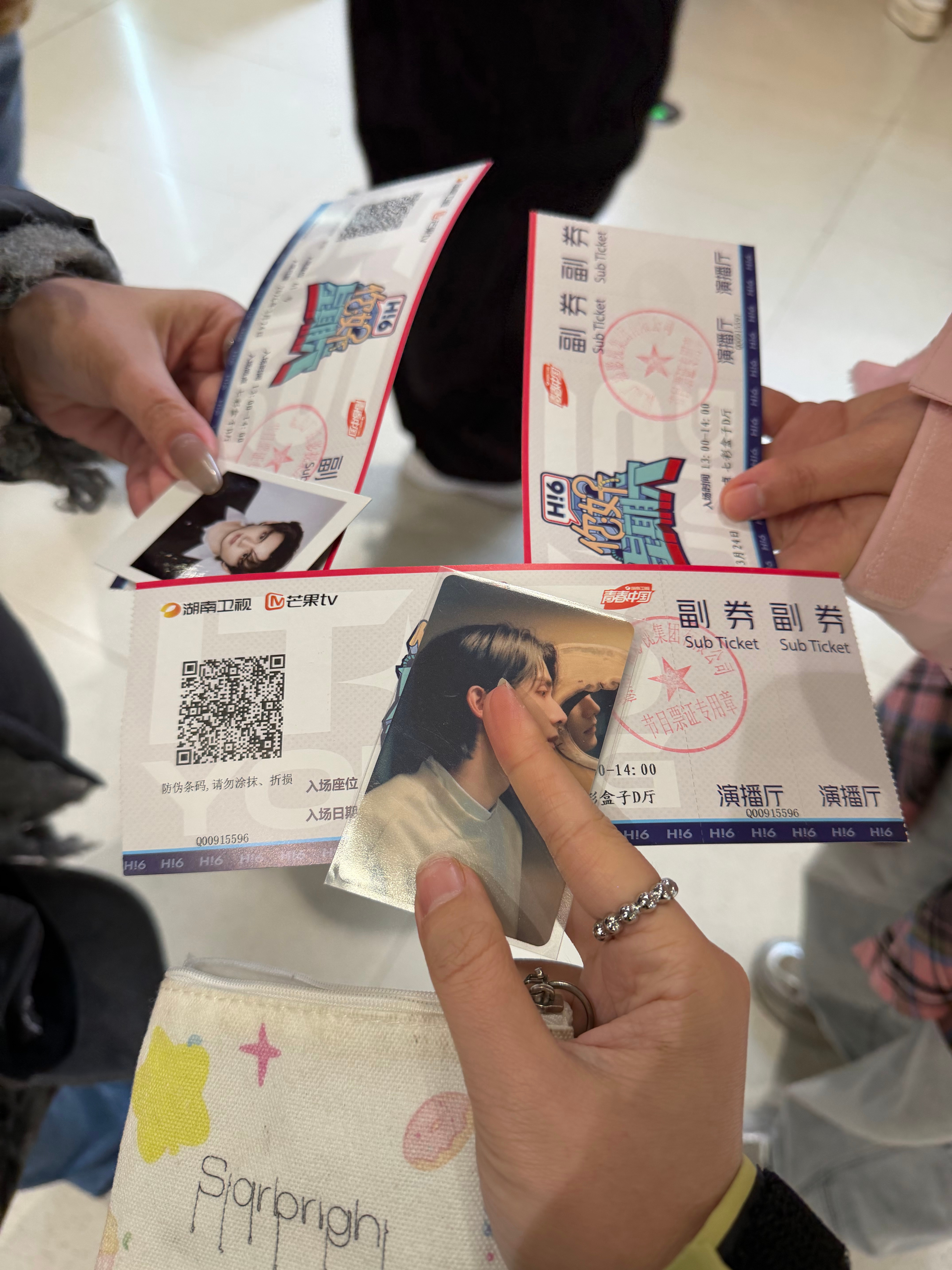 参加过这么多线下其实十八宫格放不下了，个人感觉…夯中夯：音乐剧和演唱会 夯：hi