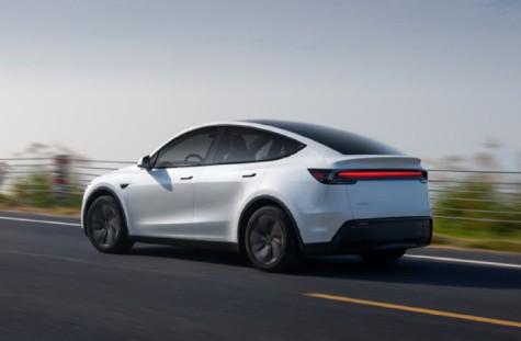 特斯拉这波操作有点意思啊，2026年Model Y已经悄悄改了两次。
今年1月那