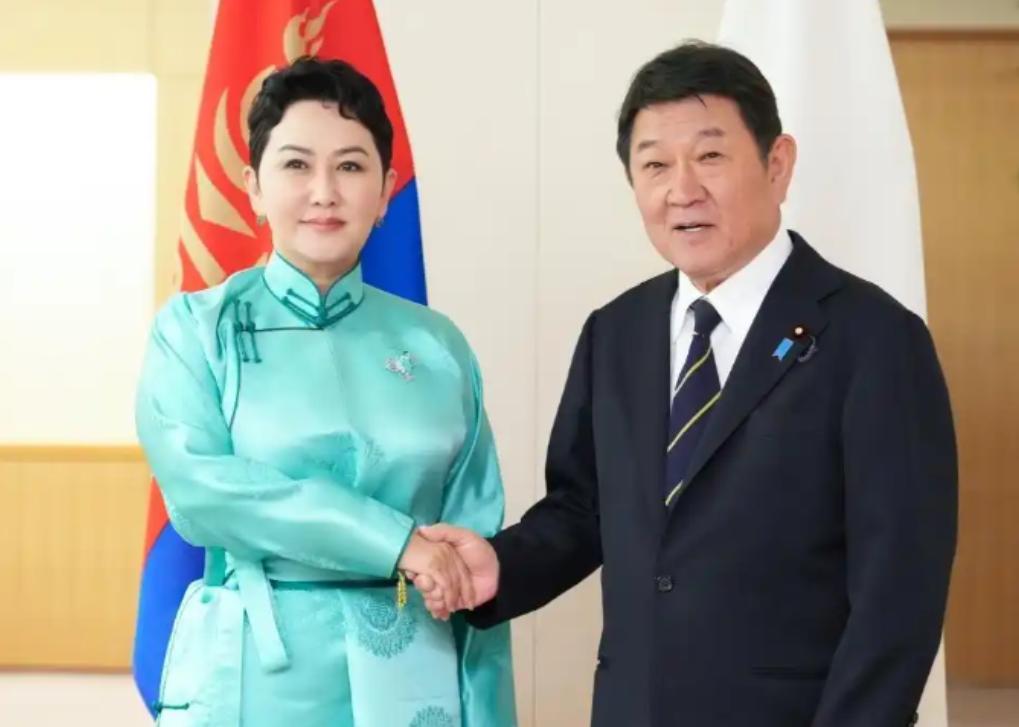 蒙古外长防问日本，日本向蒙古索要稀土供应，并答应给蒙古修机厂，这两个国家狼狈为奸