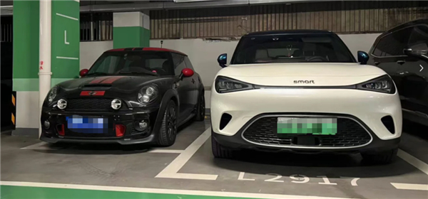 奔驰smart越大销量越差? CEO曾拒价格战，如今降价又刺老车主 