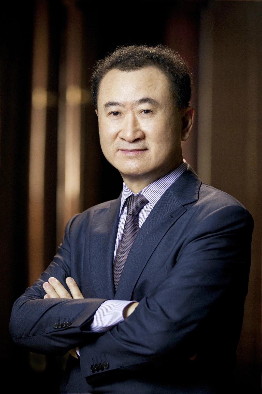 经过七年的艰辛奋斗，他终于还清了所有债务，一身轻松，无债一身轻。

他，就是王健