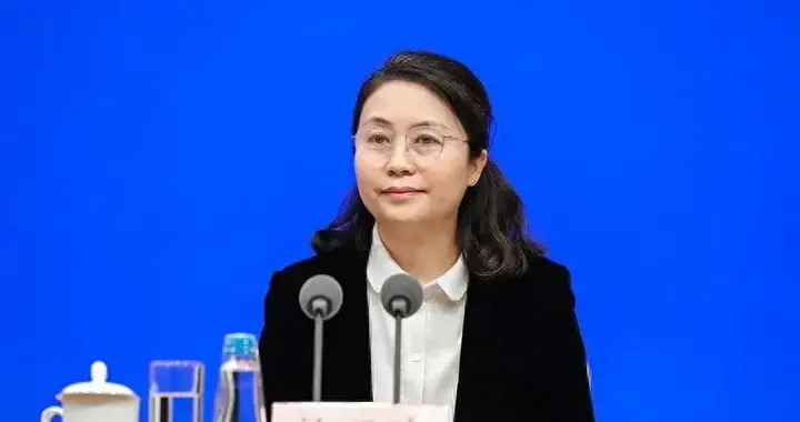 杜亚玲，履新