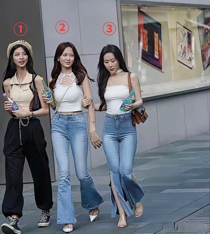 小编说，这三个姑娘都未婚，如果，你未婚的话，让你选一个做老婆，你会选几号的。
刚