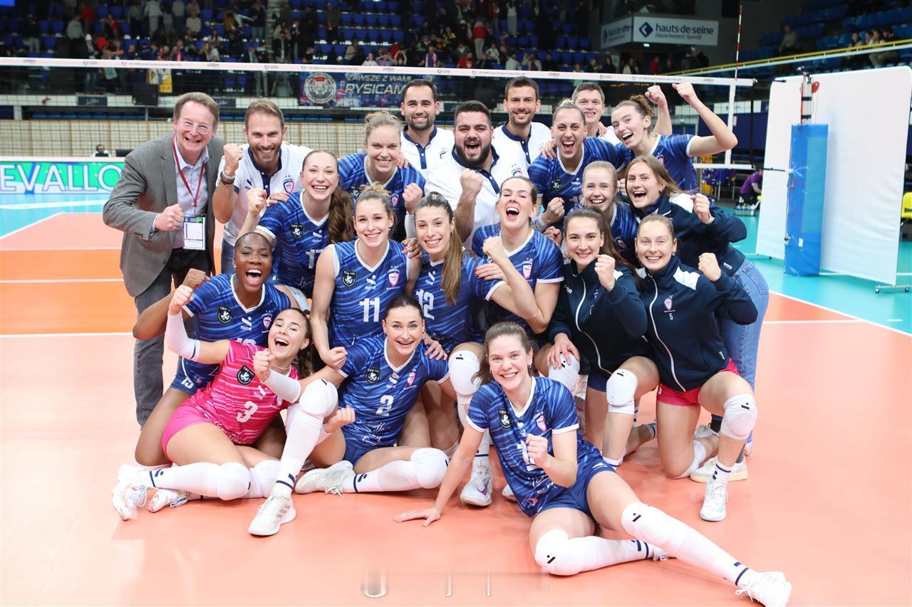 【欧冠女排巴黎3-2力克热舒夫 波兰三队全败】国际排坛战报速递 12月4日法国勒