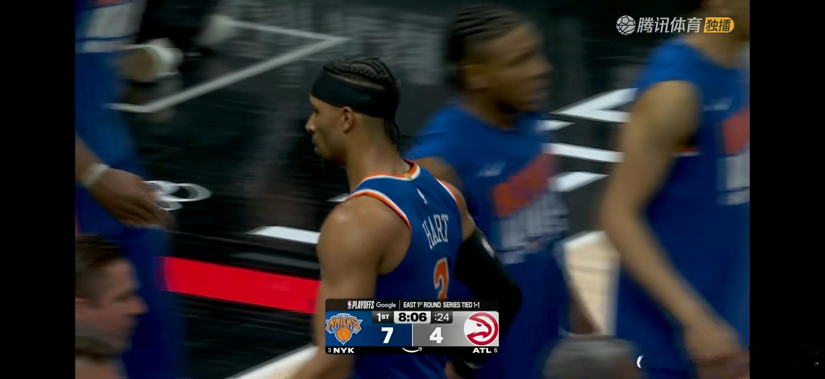 哈特，4分钟两次后场救火，夺回球权 