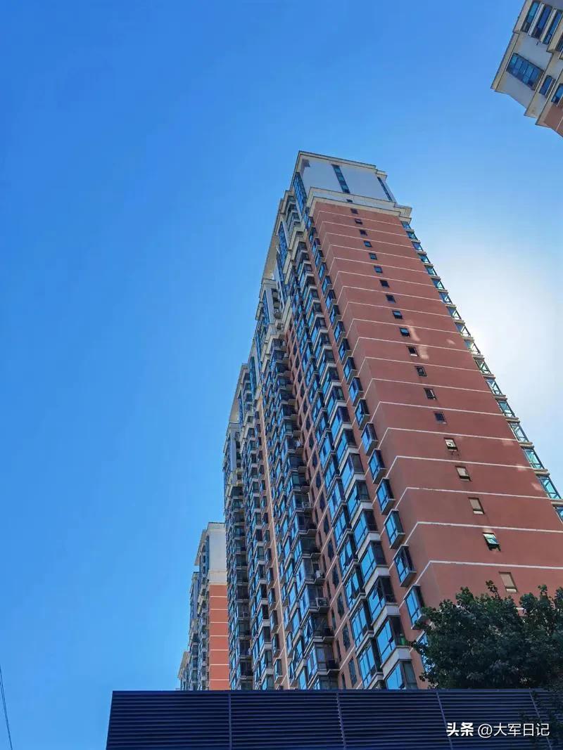 房价真跌了！短短三年亏掉30多万，肠子都悔青了
 
房子真的跌麻了！前两天亲眼见