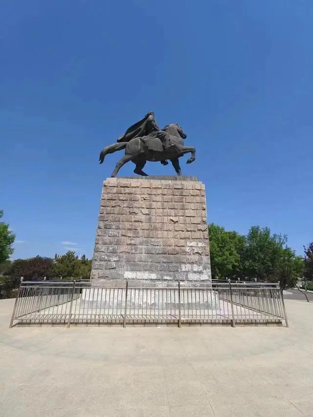 昌平区李自成塑像将拆除搬迁，让人感到意外！了解历史的人都知道，李自成是一个非常了