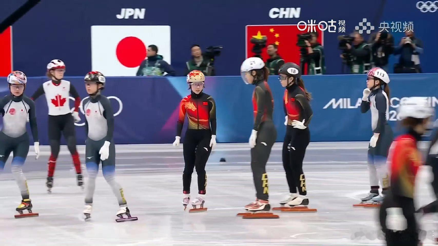 中国队无缘女子3000米接力决赛太可惜了！最后一圈被加拿大外道生吃，差一点就能进