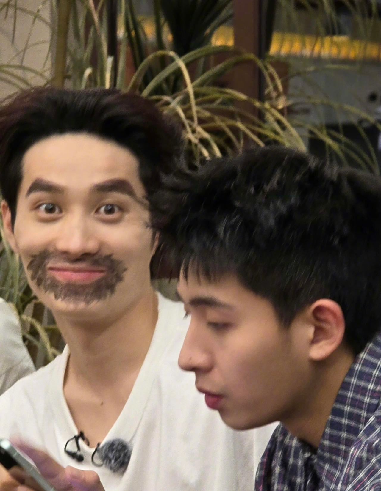 井胧不做作不矫情不聪明 井胧在《风华合伙人》里的模仿名场面，再加上之前cos的壮